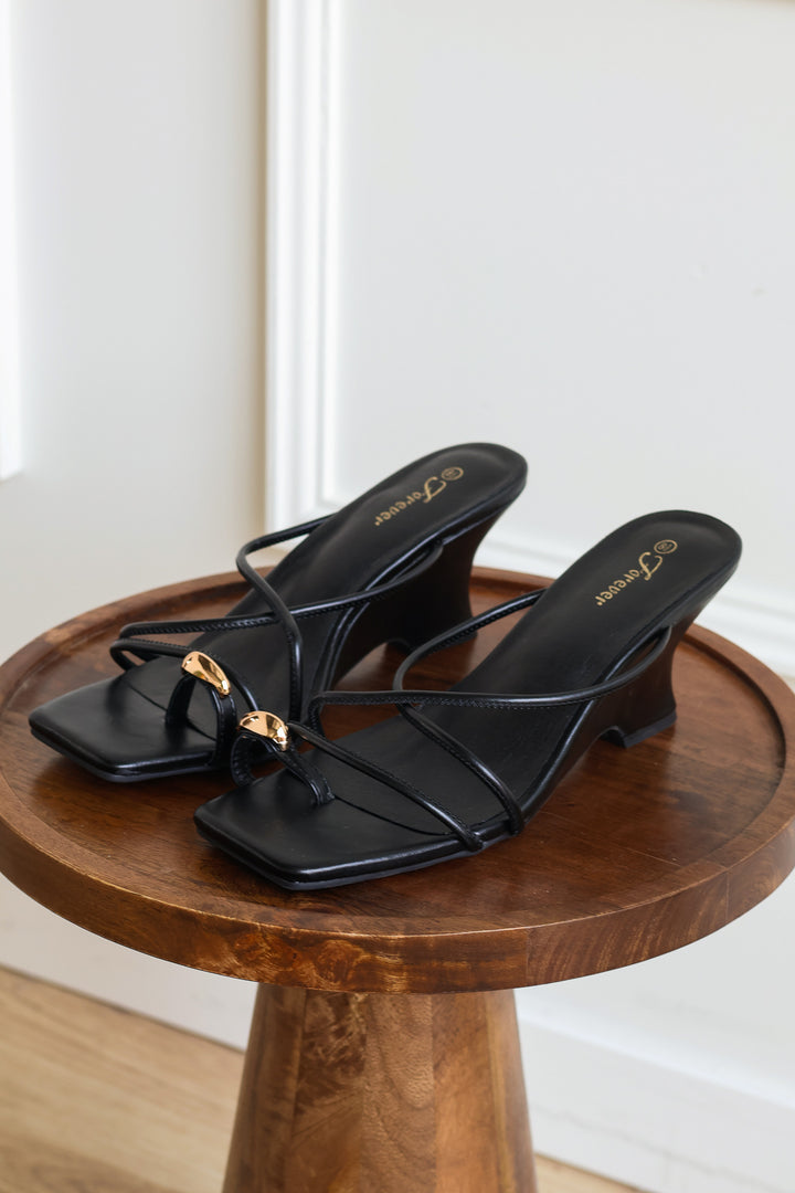 Wonder Wedge Sandal - Black