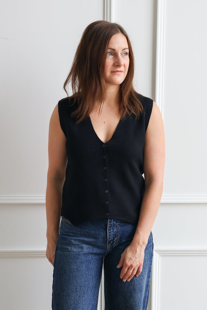 Vero Moda | Gold V-Neck Vest - Black