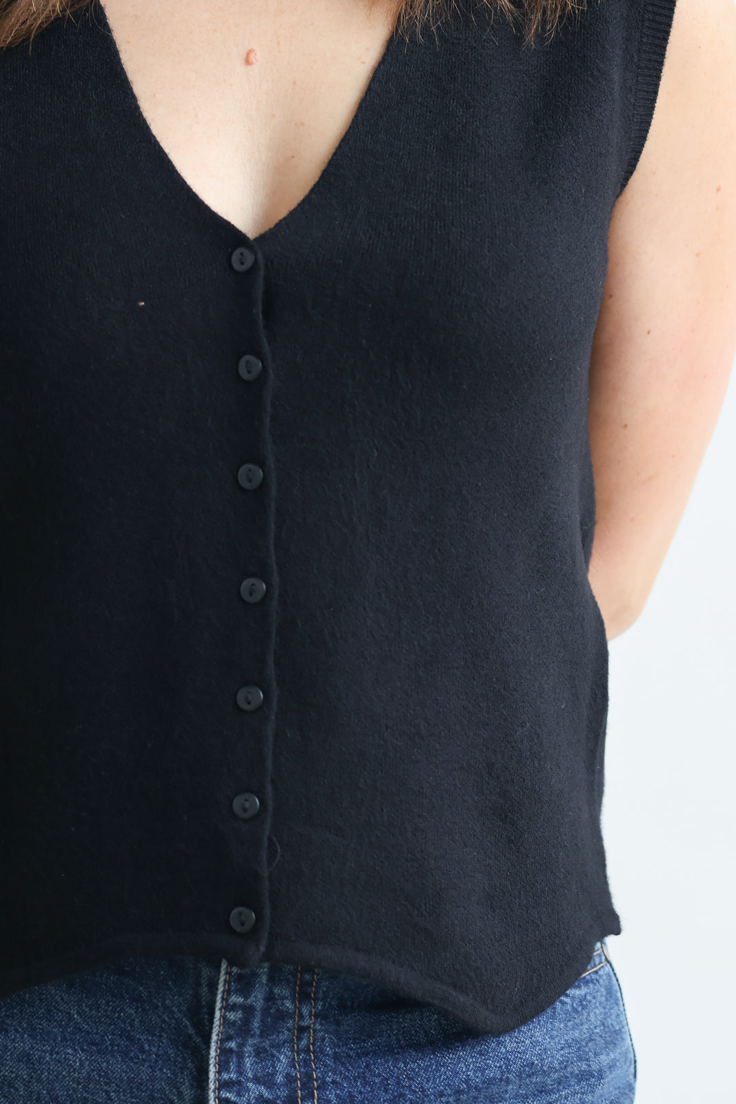 Vero Moda | Gold V-Neck Vest - Black
