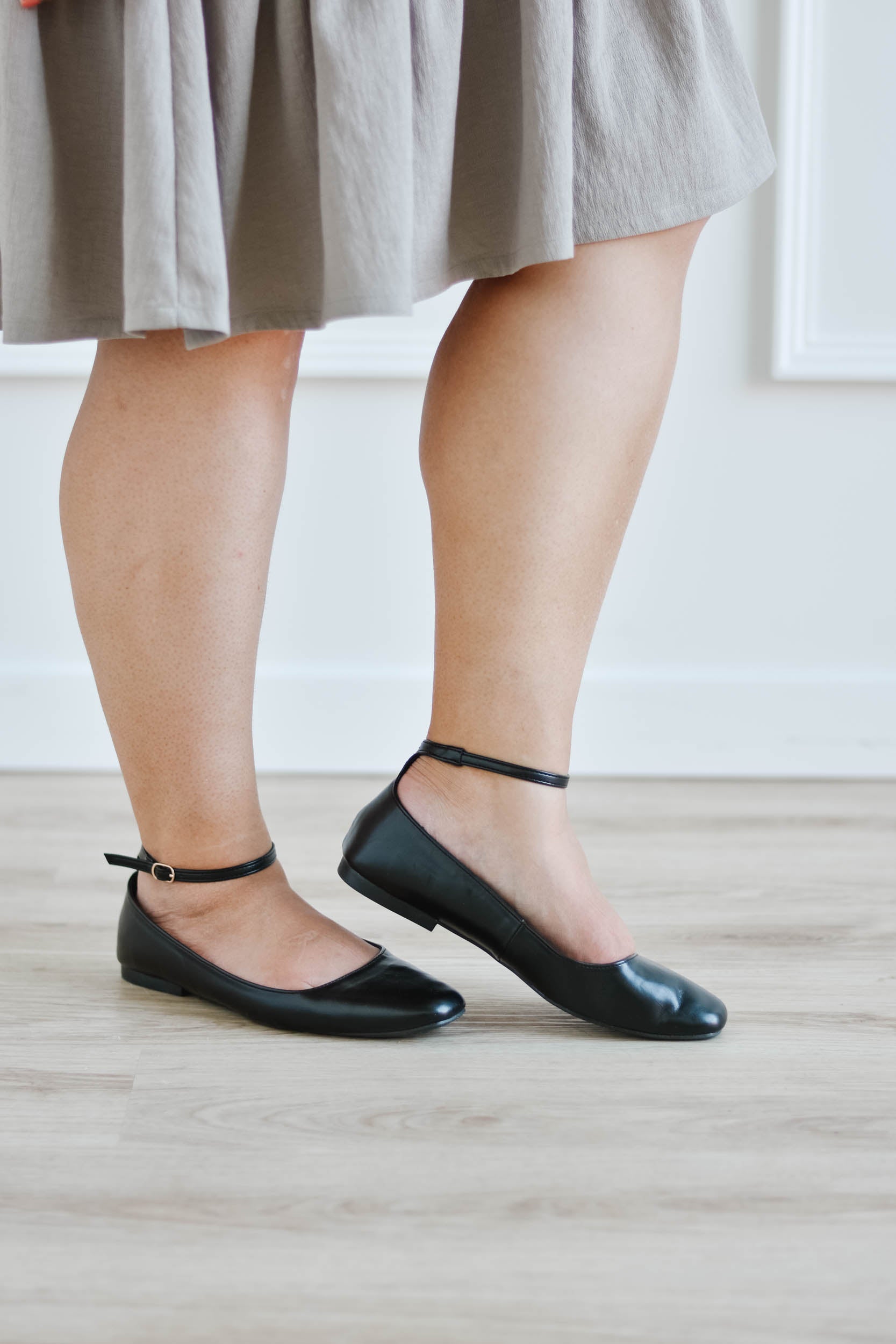 Black ballet discount flats with strap