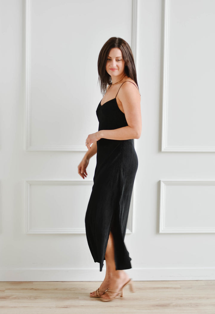 Samantha Pleated Velvet Dress | Black