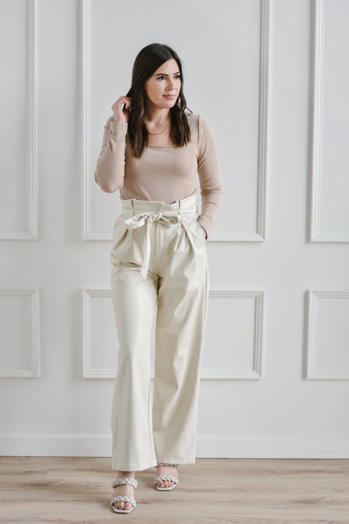 The Janice Square Neck Basic - Taupe